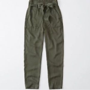 Abercrombie & Fitch Belted Tapered Pant in Olive Green